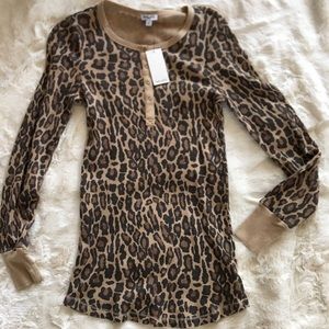 Splendid Leopard Henley maternity top xs